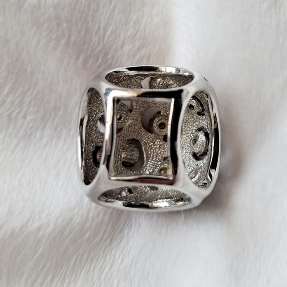 MODCLOTH LARGE JEWEL BAUBLE RING - Picture 6 of 6